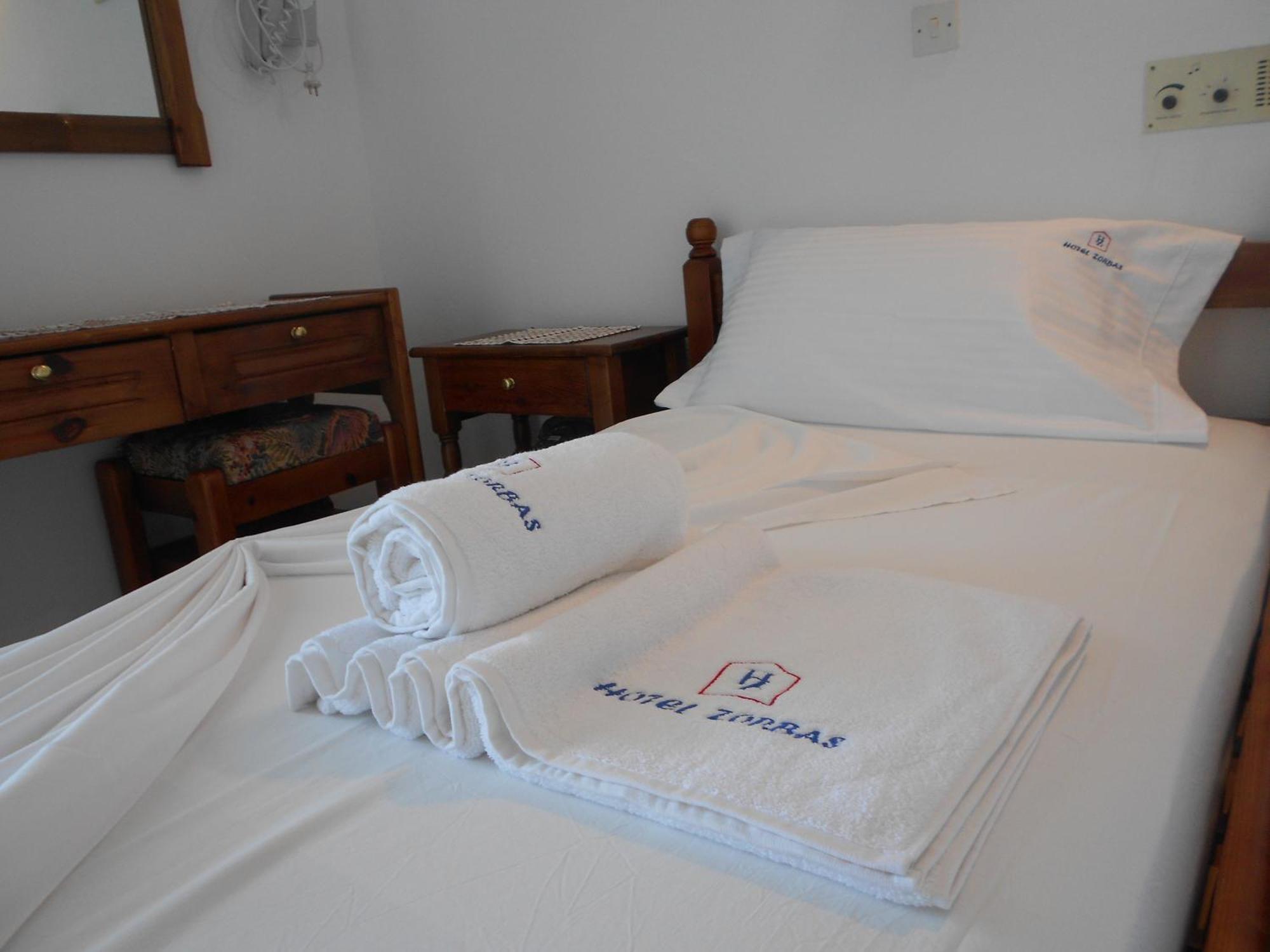 Zorbas Hotel Pythagóreion Quarto foto
